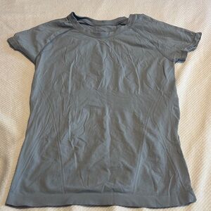 Women's Gray Short Sleeve Top